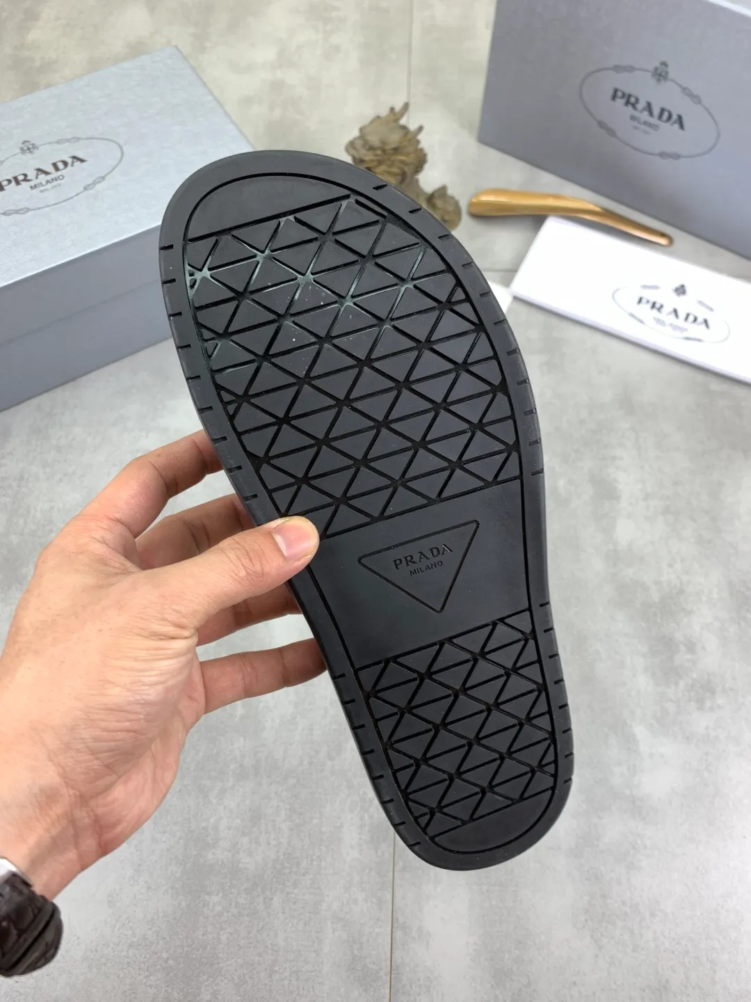 Men's shoes 💰P320💰【New style】🎁🎁🎁 PRADA Prada's new casual slippers, original official website, perfect workmanship, conveying a kind of noble luxury, sublimating its definition of luxury in Prada's high-end extraordinary craftsmanship. Original combination outsole, code number: 38-44 (45 customized) Multiple colors 🉑️ to choose from